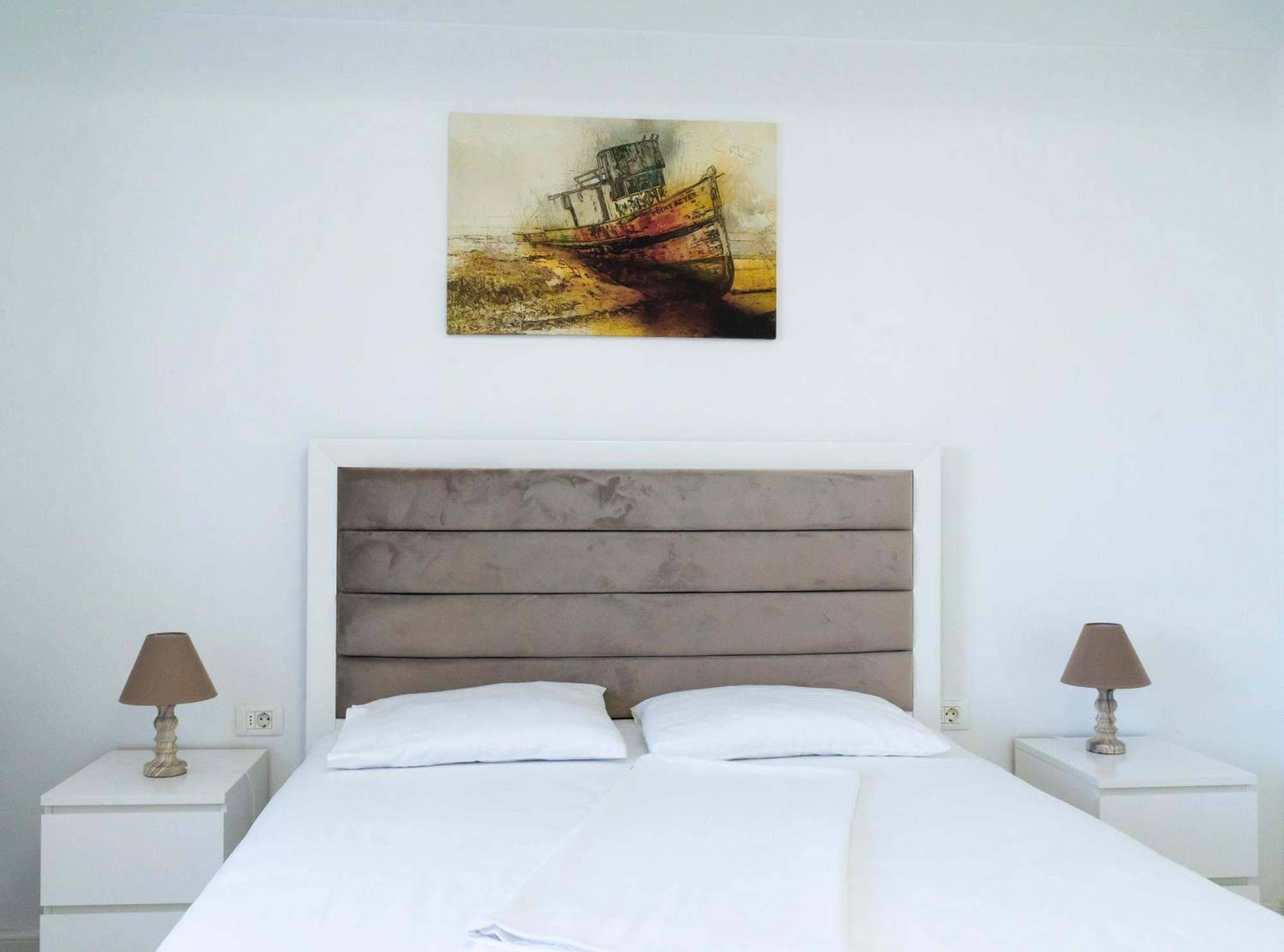 Alexis Spacious Classic Apartment Mamaia Exterior photo